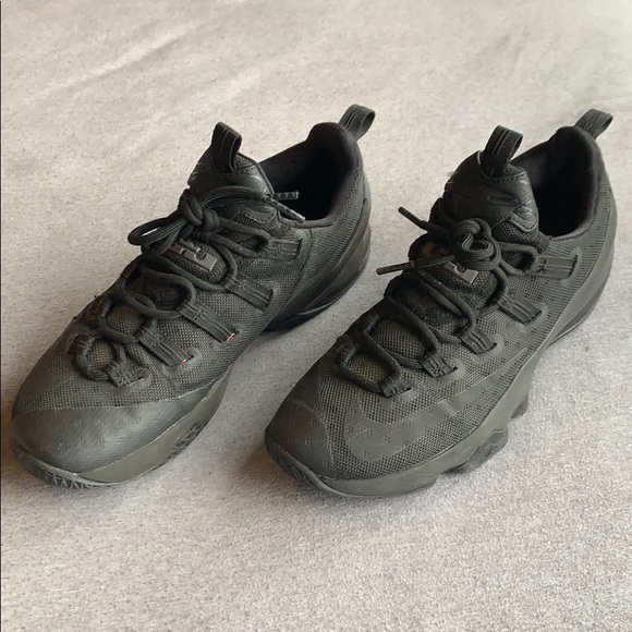 Lebron 13’s low triple black - Picture 3 of 5